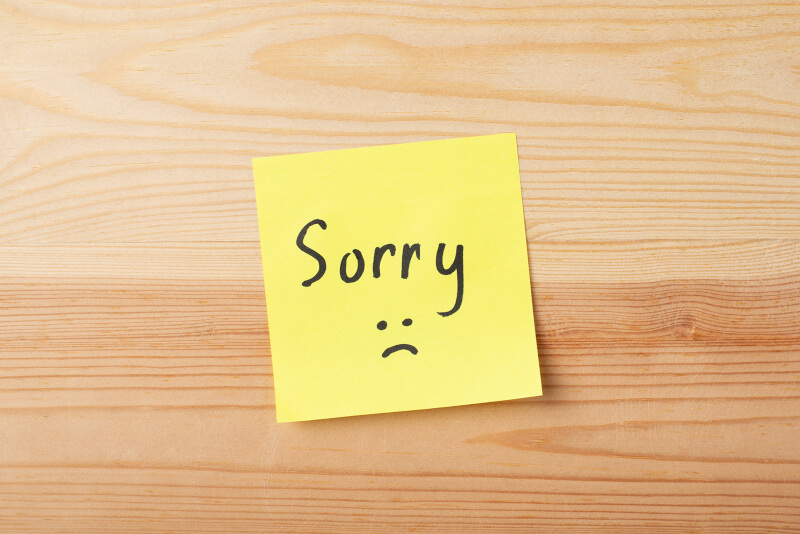 Sticky note with word "sorry"